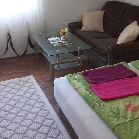 Omar & Una Apartmani บีฮัช ภายนอก รูปภาพ